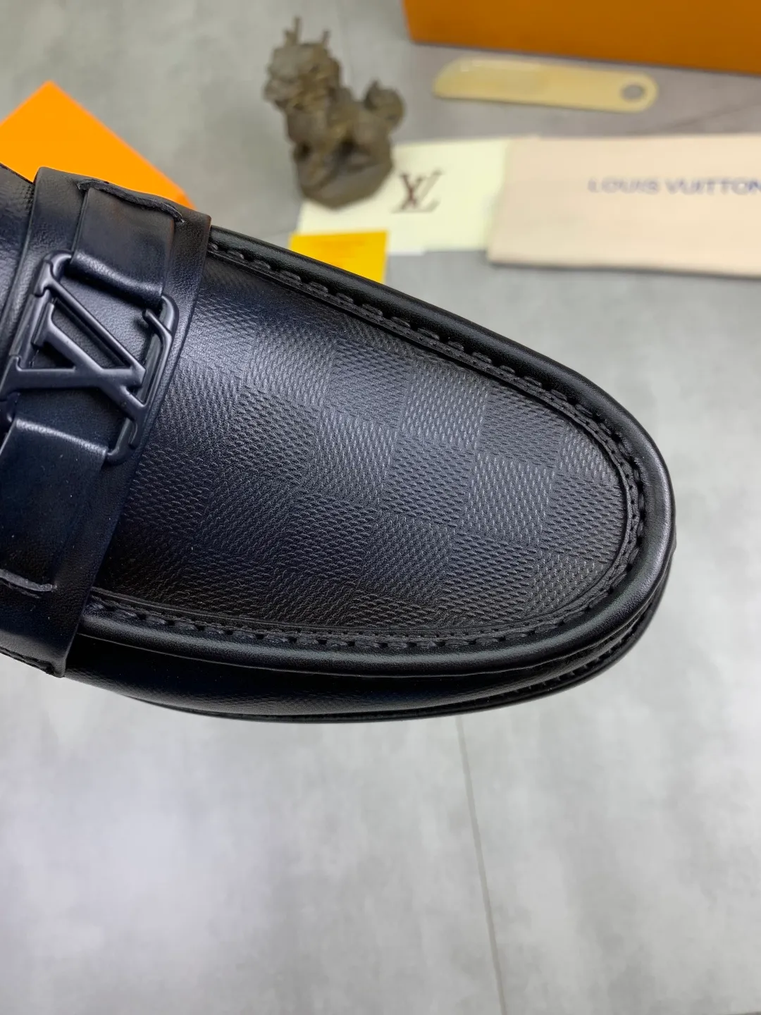 Men's men's shoes 💰P520 New style 💶[LOUIS VUITTON] Water-dyed Niuli Original order New style 🍀LV Louis Vuitton *——Top version of LV classic leather shoes! Made of imported original calfskin, original leather side strips and wear-resistant high-end rubber outsole! High quality products! Color: Black optional Size: 39-44 (45 customized)